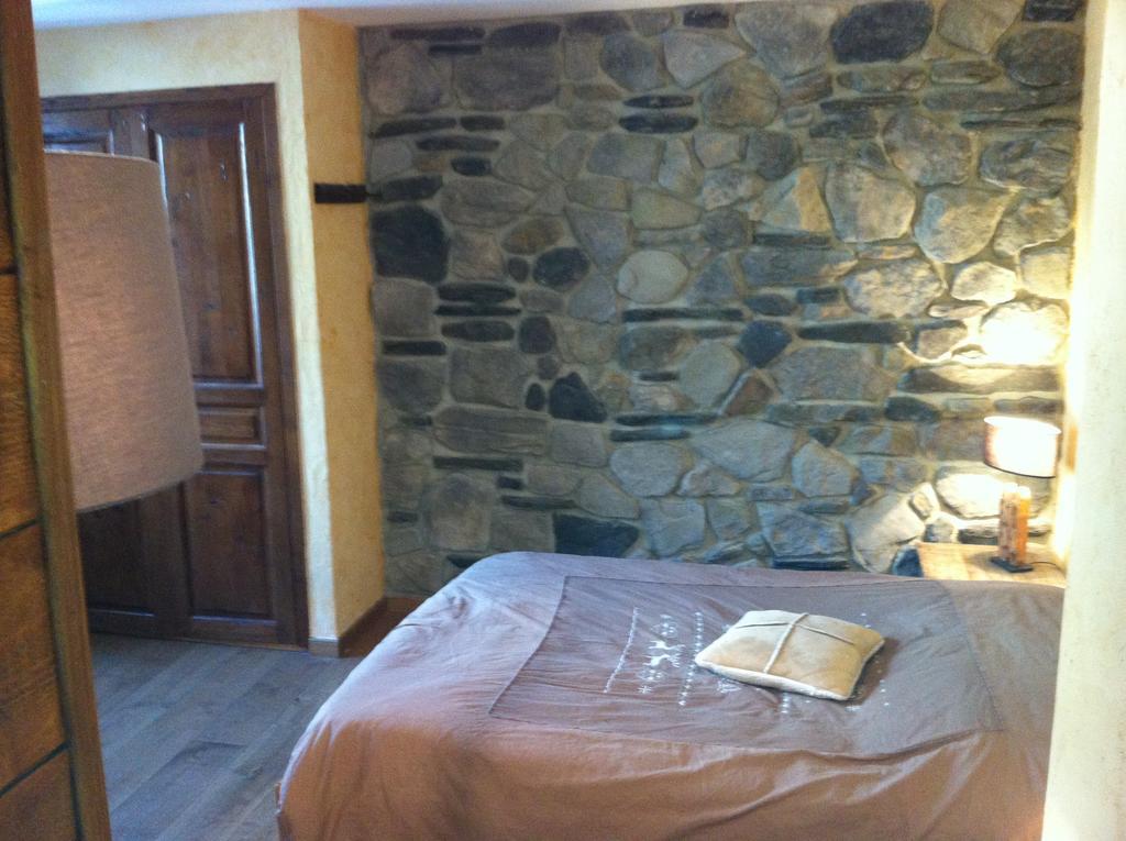 Au Chant Des Marmites Saint-Lary-Soulan Oda fotoğraf