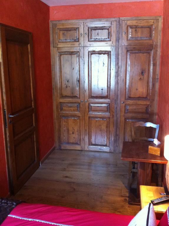 Au Chant Des Marmites Saint-Lary-Soulan Oda fotoğraf