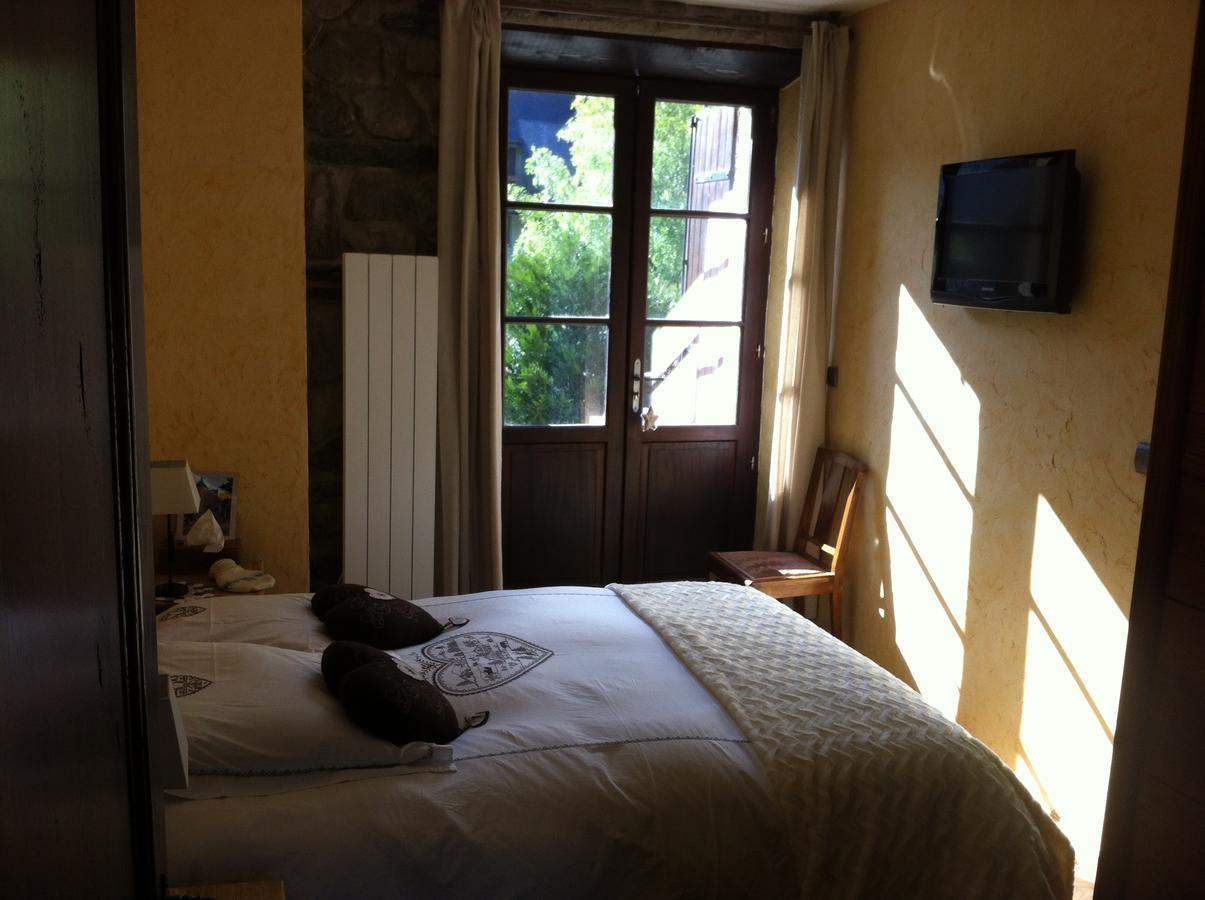 Au Chant Des Marmites Saint-Lary-Soulan Oda fotoğraf